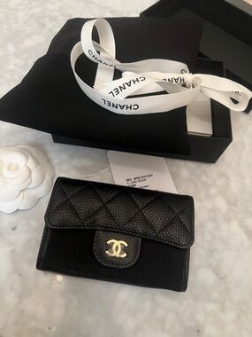 CHANEL Classic Flap Card Holder/caviar leather and gold hardware